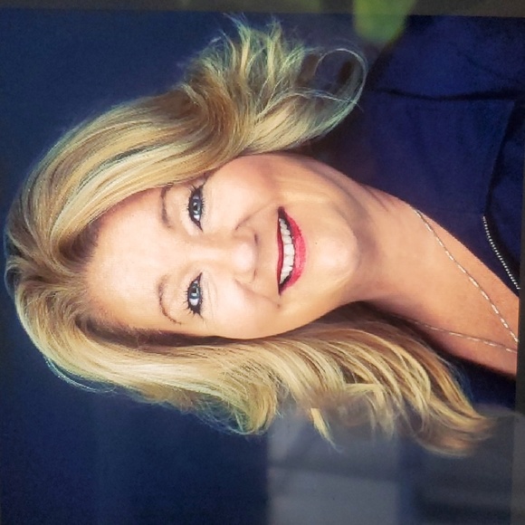 Meet your Posher, Loretta - Picture 1 of 1